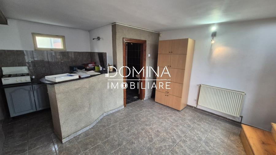 Casă individuală cu 7 camere cu Teren 350 Mp în Exterior Vest