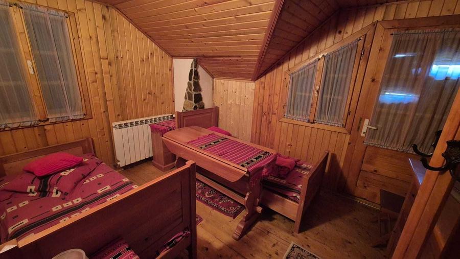 Casă cu 4 camere în Eșelnița