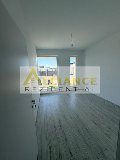 Casă individuală cu 3 camere cu Canalizare în Berceni