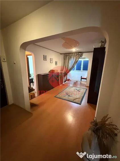 Apartament cu 4 camere decomandat în Inel II