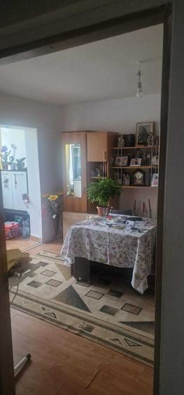 Apartament cu 3 camere semidecomandat în Cartierul Dâmbu