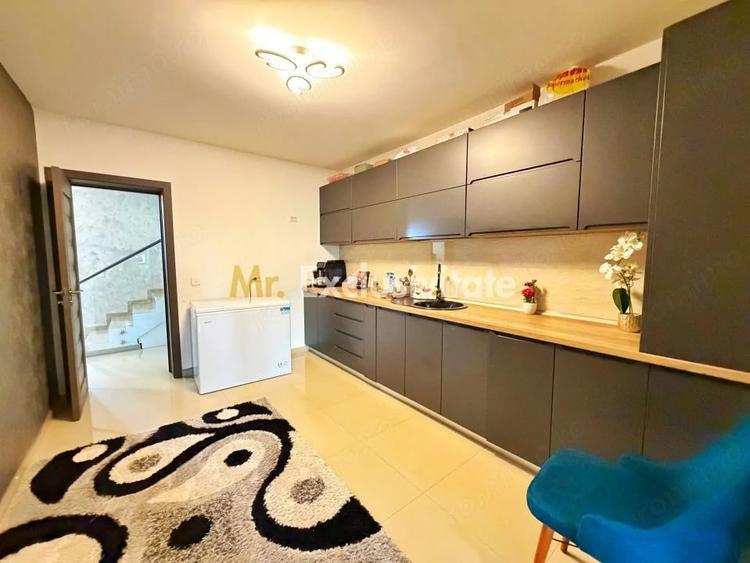 Casă cu 5 camere cu Teren 400 Mp în Smeura