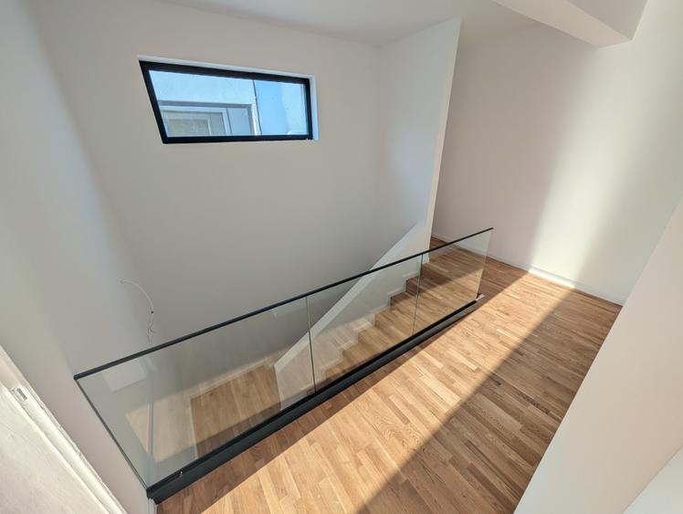 Casă individuală cu 5 camere cu Teren 350 Mp în Tunari