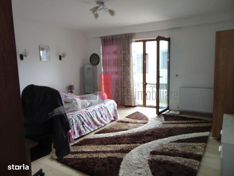 Casă cu 7 camere cu Teren 437 Mp în Fundeni
