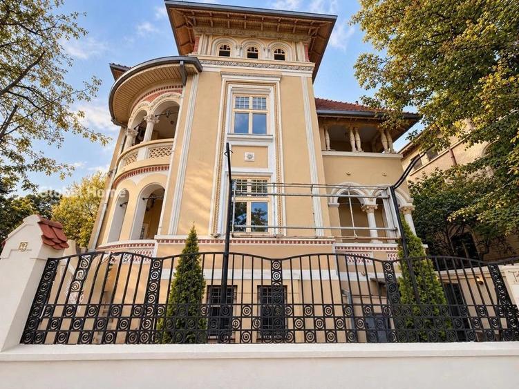 Casă cu 15 camere cu Teren 778 Mp în Aviatorilor