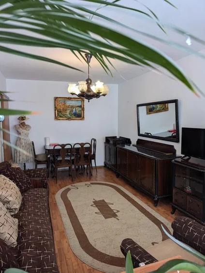 Apartament cu 3 camere decomandat, mobilat în Berceni