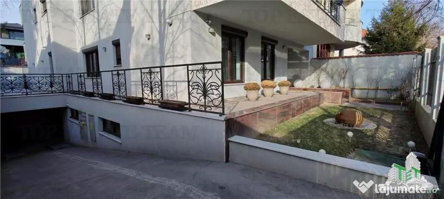 Casă cu 18 camere cu Teren 550 Mp în Domenii