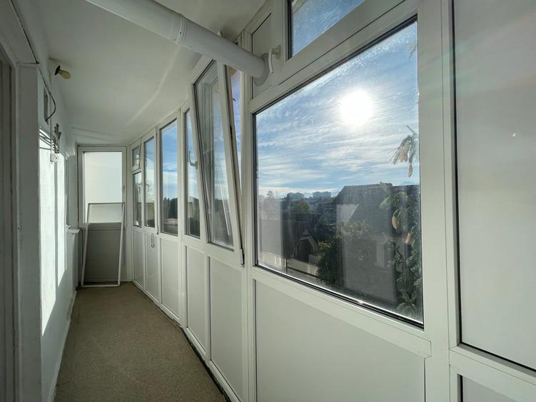 Apartament cu 3 camere decomandat în Bartolomeu