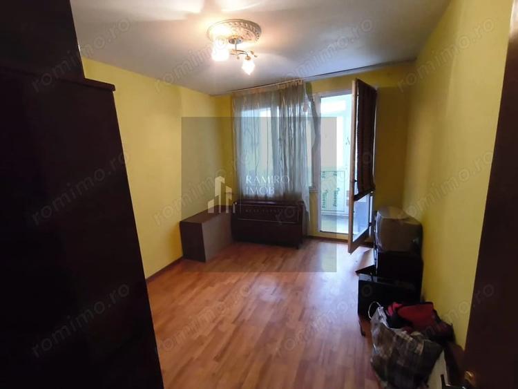 Apartament cu 3 camere semidecomandat în 1 Decembrie 1918