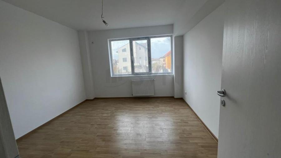 Apartament cu 3 camere decomandat în Aviației