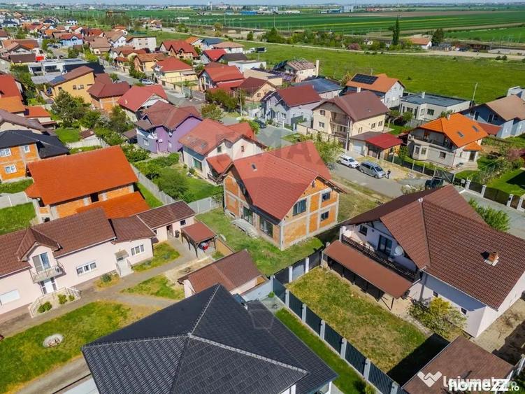 Casă cu 4 camere cu Teren 517 Mp în Vladimirescu