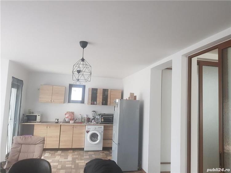 Casă cu 5 camere cu Teren 600 Mp în Cazasu
