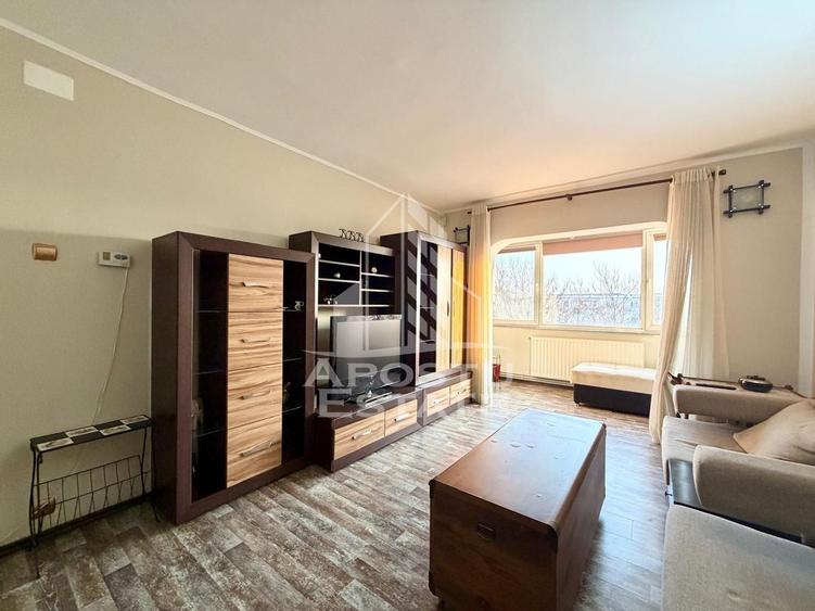 Apartament cu 3 camere decomandat, mobilat în Girocului