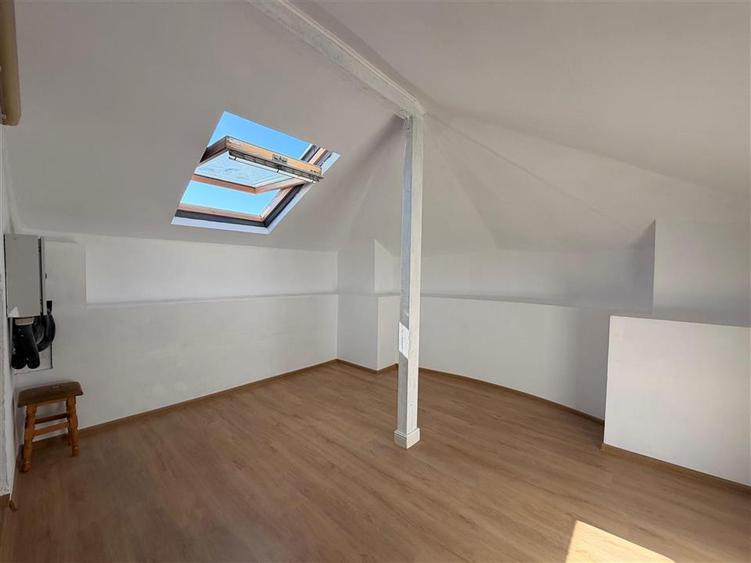 Apartament cu 3 camere semidecomandat, mobilat în Colentina