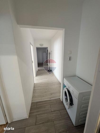 Apartament cu 3 camere decomandat în Gruia
