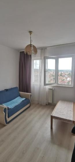Apartament cu 3 camere decomandat, mobilat în Central
