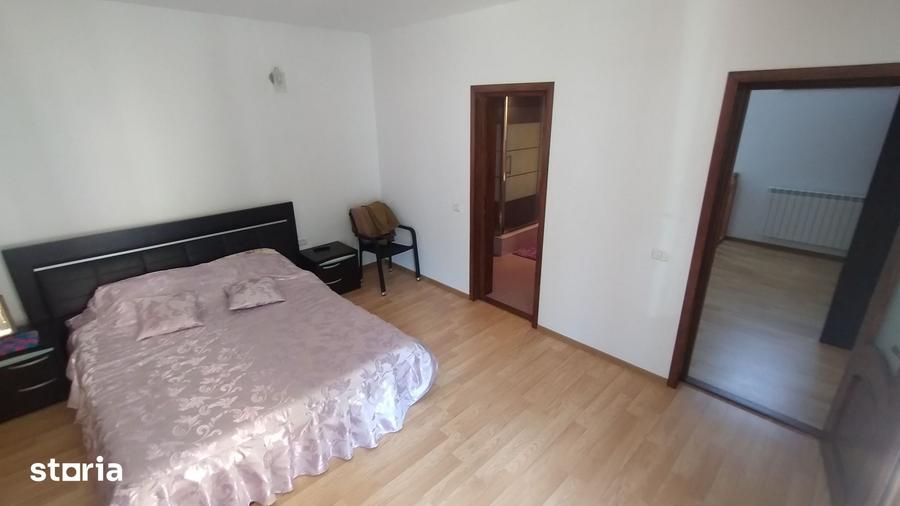 Casă cu 5 camere cu Teren 270 Mp în Adamclisi
