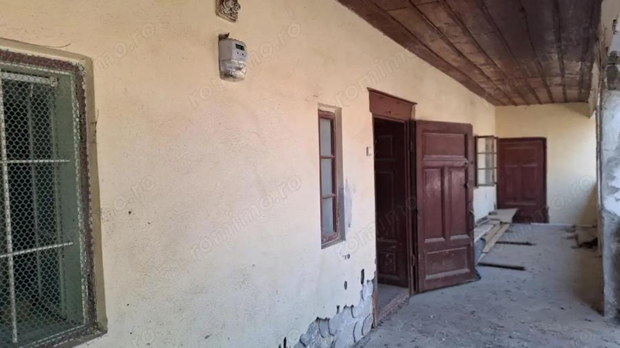 Casă cu 3 camere cu Teren 1472 Mp în Central