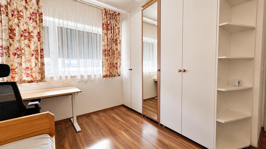 Apartament cu 3 camere decomandat în Braytim