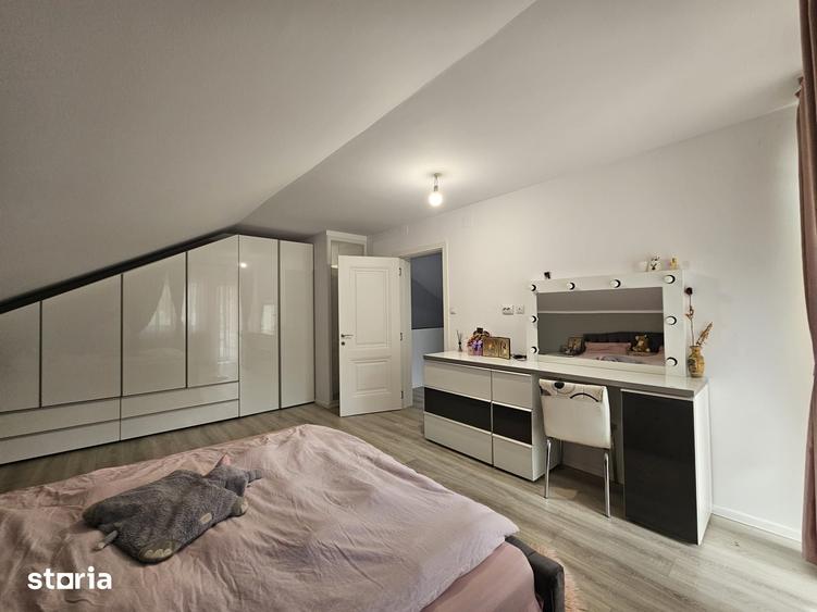 Casă cu 5 camere cu Teren 880 Mp în Șoimuș