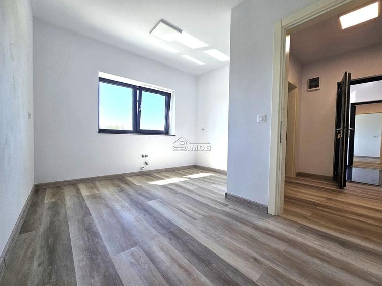 Birou, de 280 mp, în Micro 11