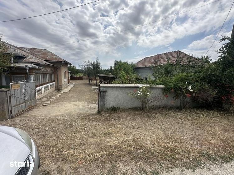 Casă cu 4 camere cu Teren 60 Mp în Strejești