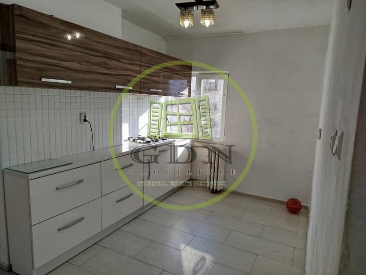 Apartament cu 3 camere semidecomandat în Valenta