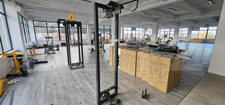 Spațiu comercial, de 800 mp, în Exterior Vest