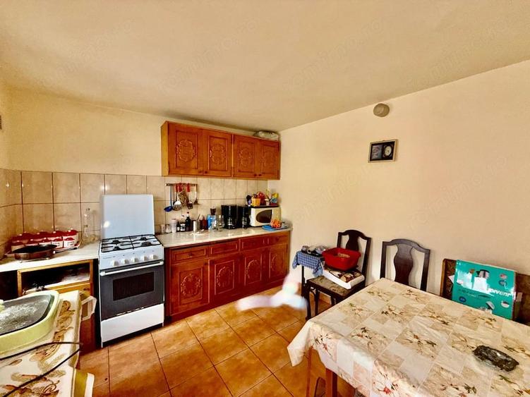 Casă cu 7 camere cu Teren 767 Mp în Vulcan