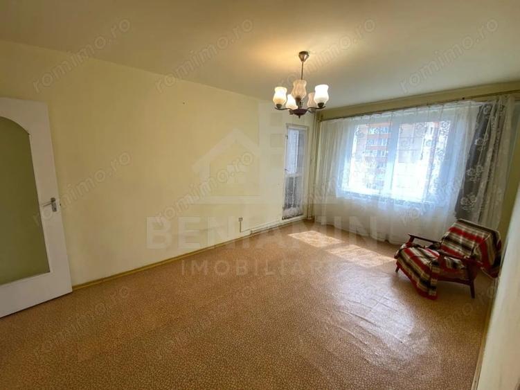Apartament cu 3 camere semidecomandat în Griviței