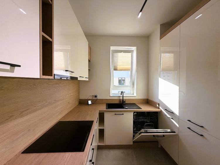 Apartament cu 2 camere semidecomandat, mobilat în Tractorul