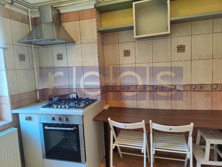 Apartament cu 3 camere semidecomandat, mobilat în Primăverii