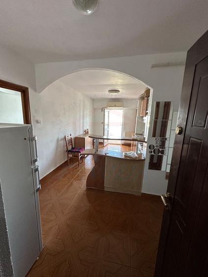 Apartament cu 2 camere decomandat, mobilat în Piața Centrală