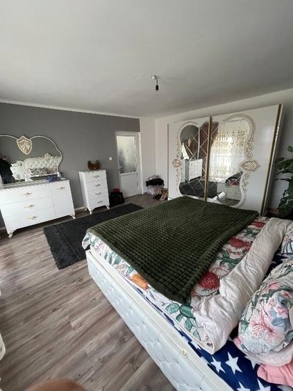Casă individuală cu 5 camere cu Canalizare în Vânători