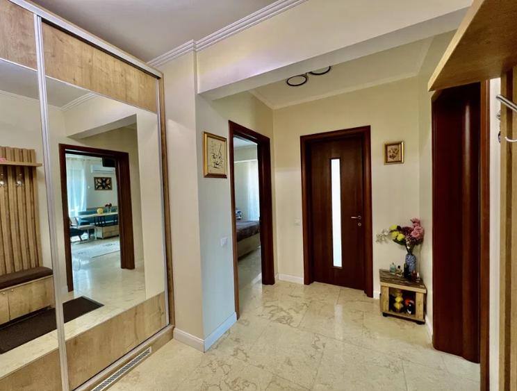 Apartament cu 5 camere decomandat, mobilat în Păcurari