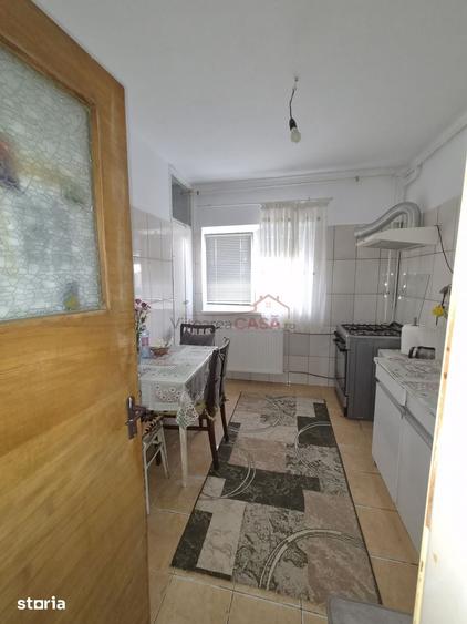 Apartament cu 3 camere în Tei