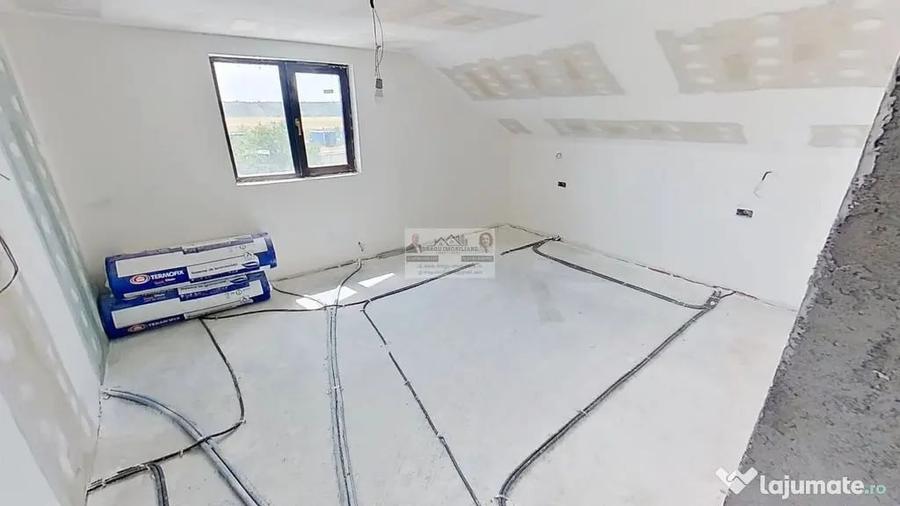 Casă cu 5 camere cu Teren 1159 Mp în Central