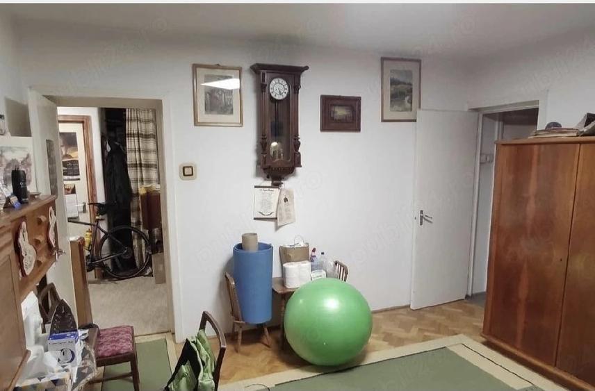 Apartament cu 3 camere decomandat în Cornișa