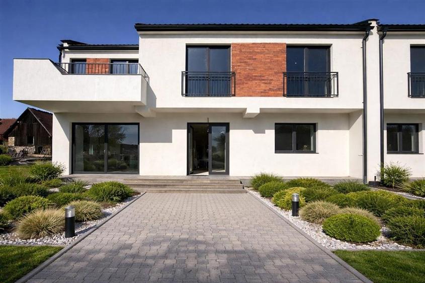 Duplex cu 4 camere cu Canalizare în Chinteni