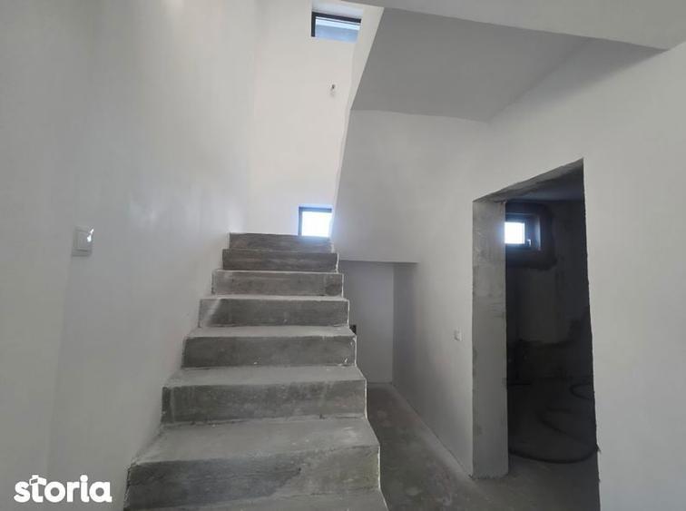 Casă cu 4 camere cu Teren 245 Mp în Costești