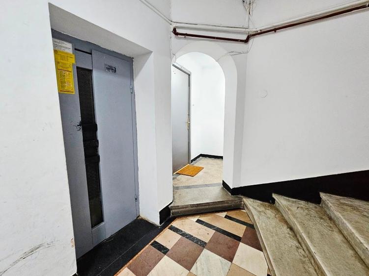 Garsonieră decomandată, mobilată în Universitate