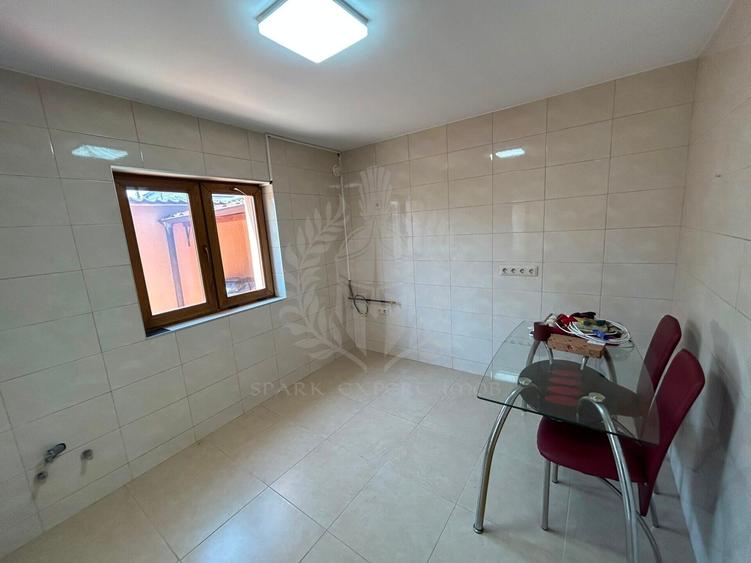 Casă individuală cu 3 camere cu Canalizare în Central