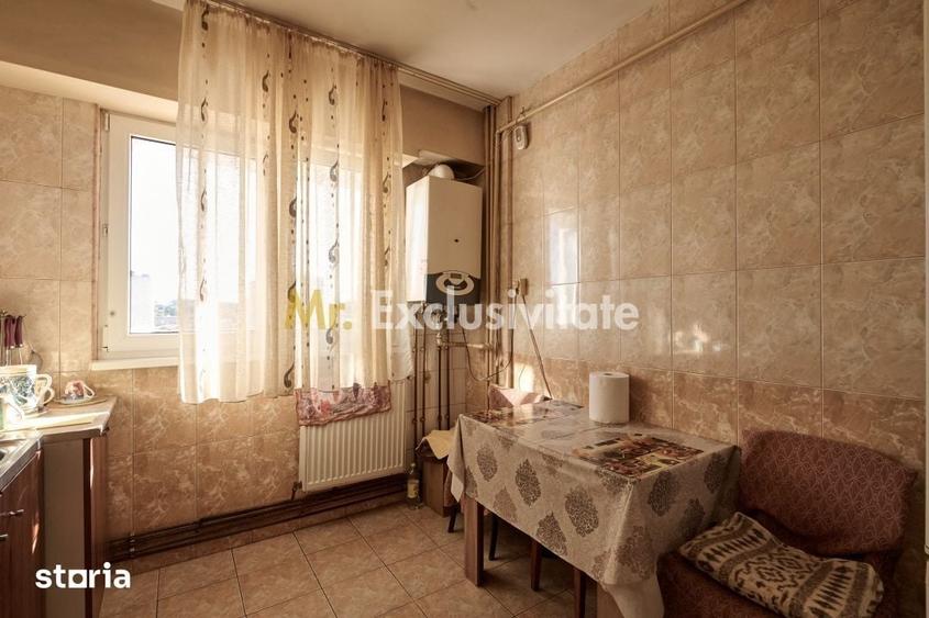Apartament cu 3 camere decomandat în Calea București