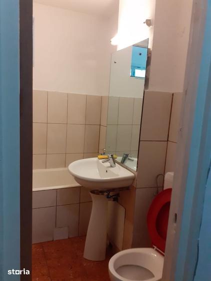 Apartament cu 2 camere semidecomandat în Tei