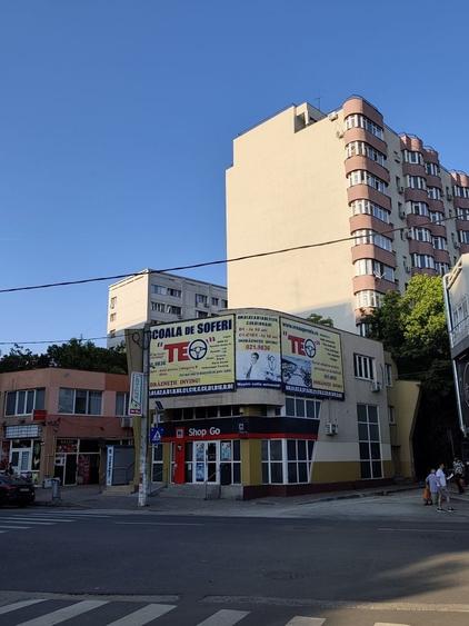 Garsonieră decomandată în Roșu