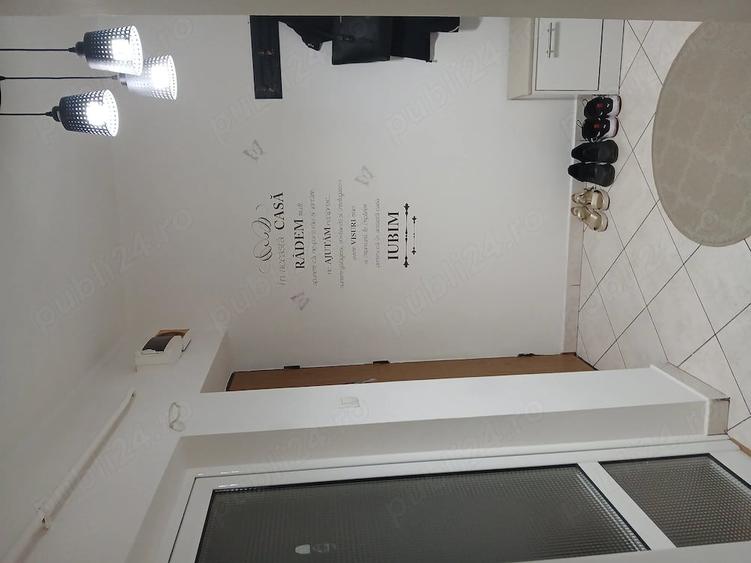 Apartament cu 3 camere semidecomandat în Donici