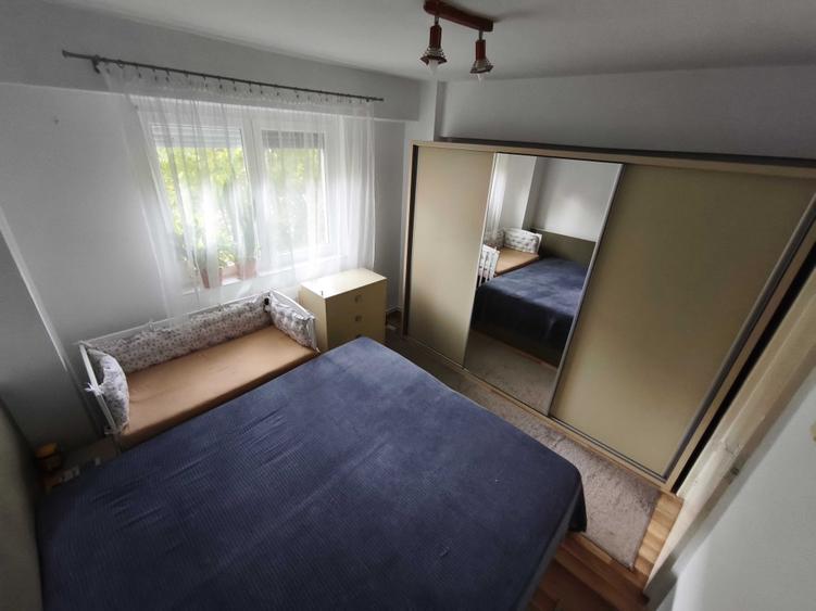 Apartament cu 3 camere semidecomandat în Micro 16