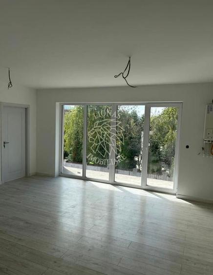 Apartament cu 3 camere semidecomandat în Calea Moldovei