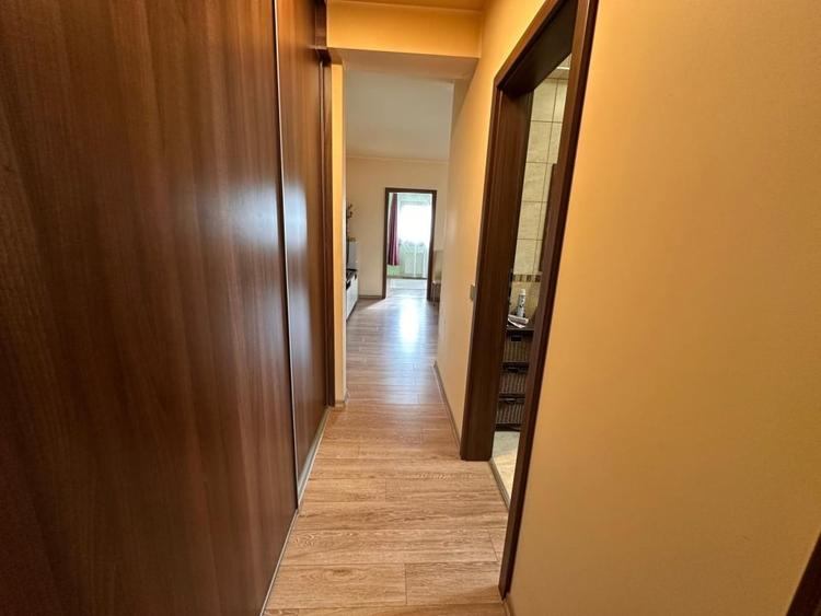 Apartament cu 3 camere semidecomandat, mobilat în Florești