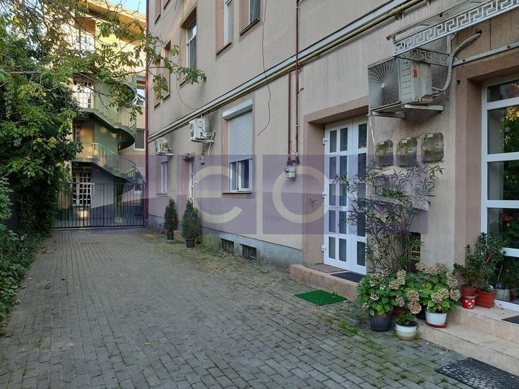 Apartament cu 3 camere decomandat, mobilat în Polonă